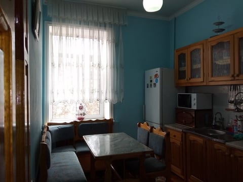 Продаётся 4-комнатная квартира в Яккасарайском районе