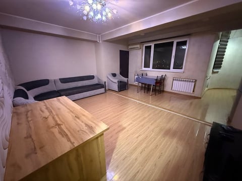 Продаётся 4-комнатная квартира в Мирабадском районе