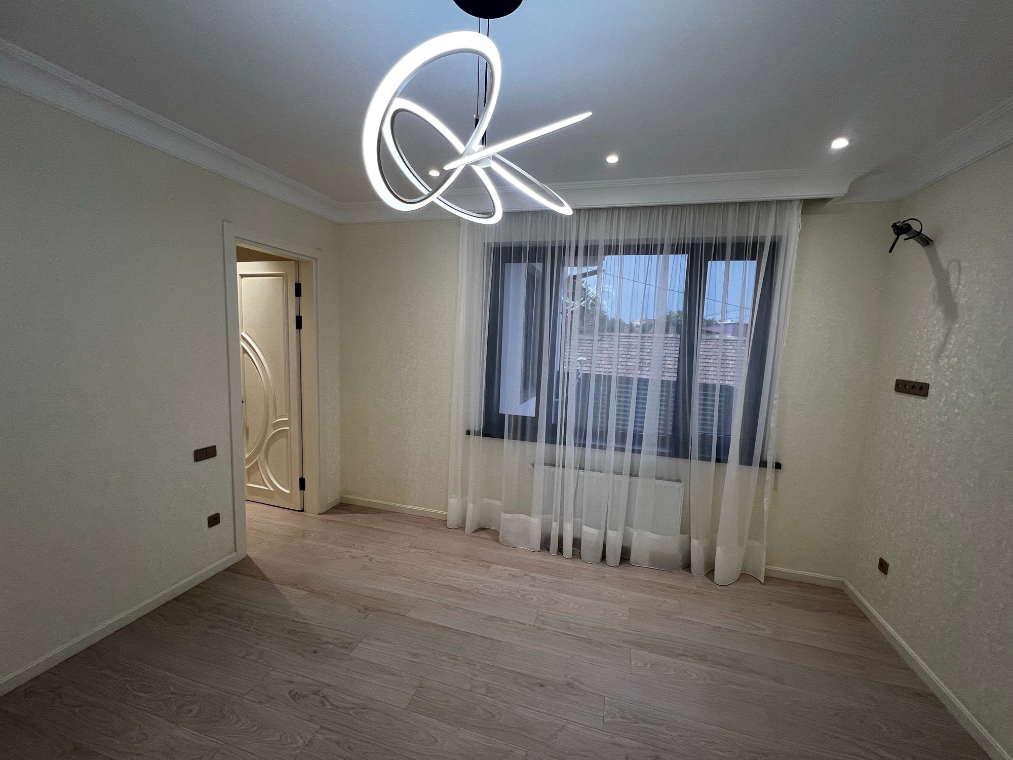 Новый дом 250 м² на участке 2,2 сотки в Мирабадском районе